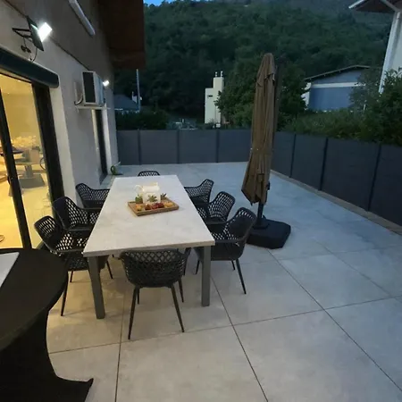 Bed & Breakfast Aux Pieds Des Montagnes *